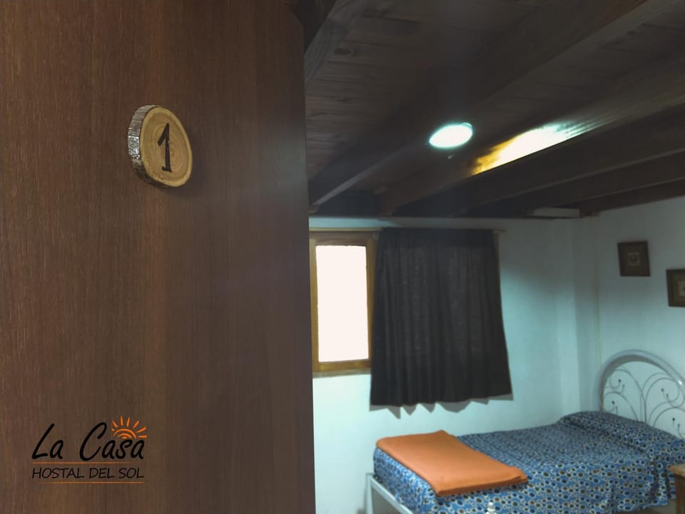 Bed, Day, Photo of the whole room, Decorative detail, Bedroom, On site, Garden view