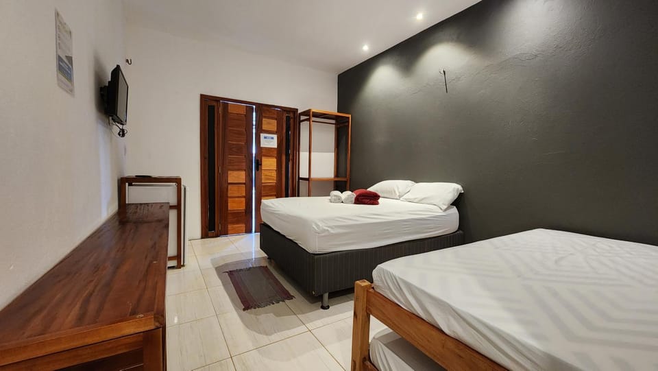 Bed, TV and multimedia, Bedroom