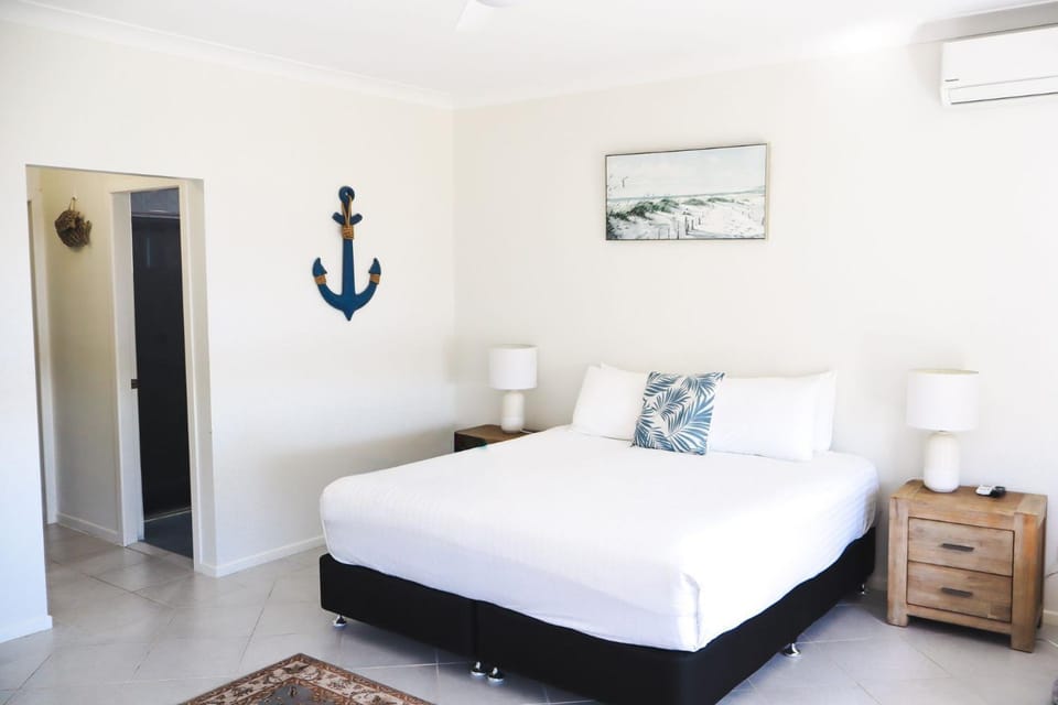 21 Melaleuca Drive - Waterfront - Pet Friendly - Stone Real Estate Yamba House in Yamba