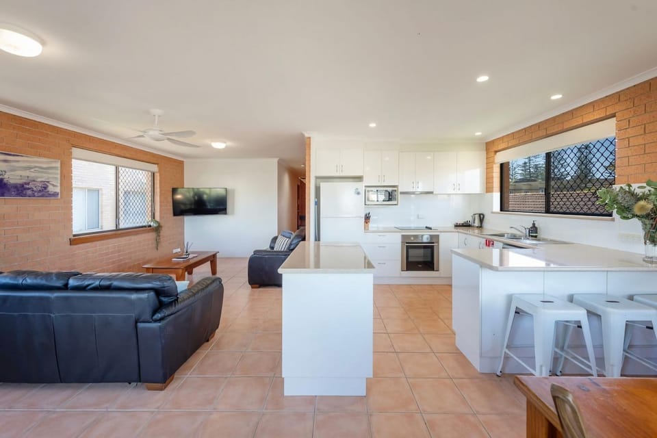 Elsewhere 3- Town Location - Stone Real Estate Yamba Apartment in Yamba