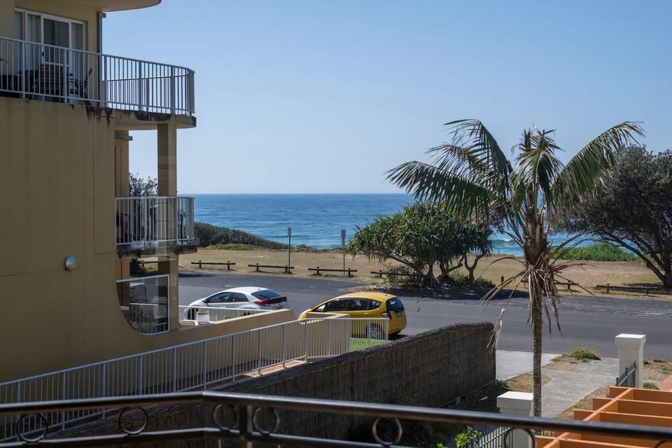 Breakers Unit 1 8- Ocean Views - Stone Real Estate Yamba Apartment in Yamba