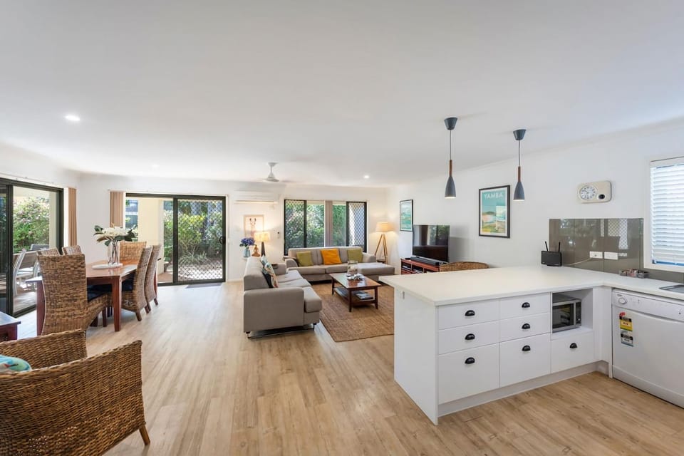 32 Beachside Way - Stone Real Estate Yamba House in Yamba