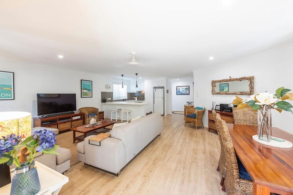 32 Beachside Way - Stone Real Estate Yamba House in Yamba