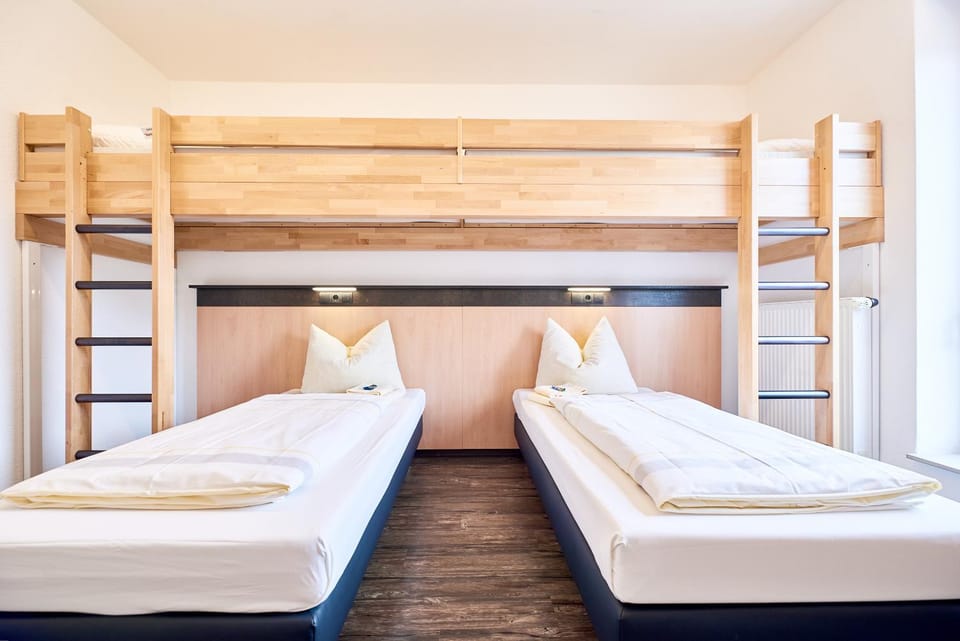 Bed, Bedroom, bunk bed