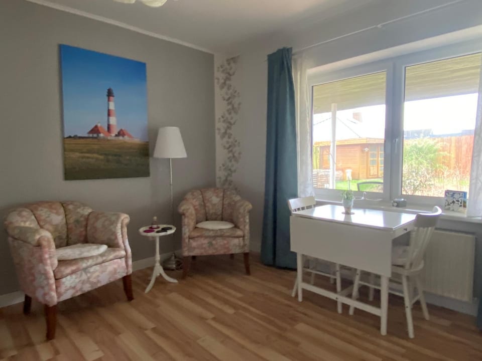 Seating area, Dining area