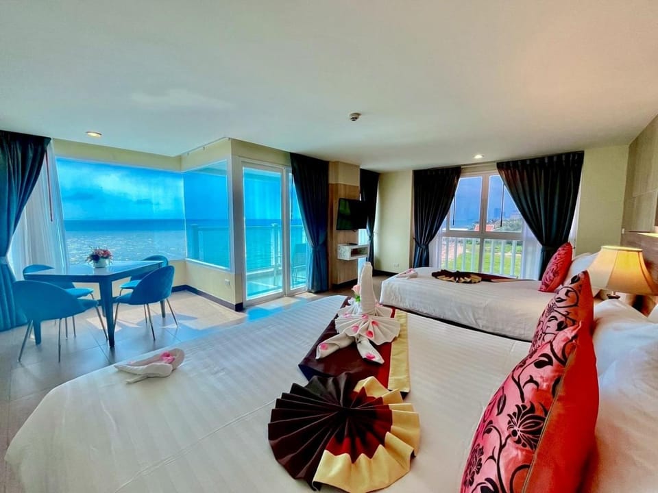 Bed, Photo of the whole room, Sea view