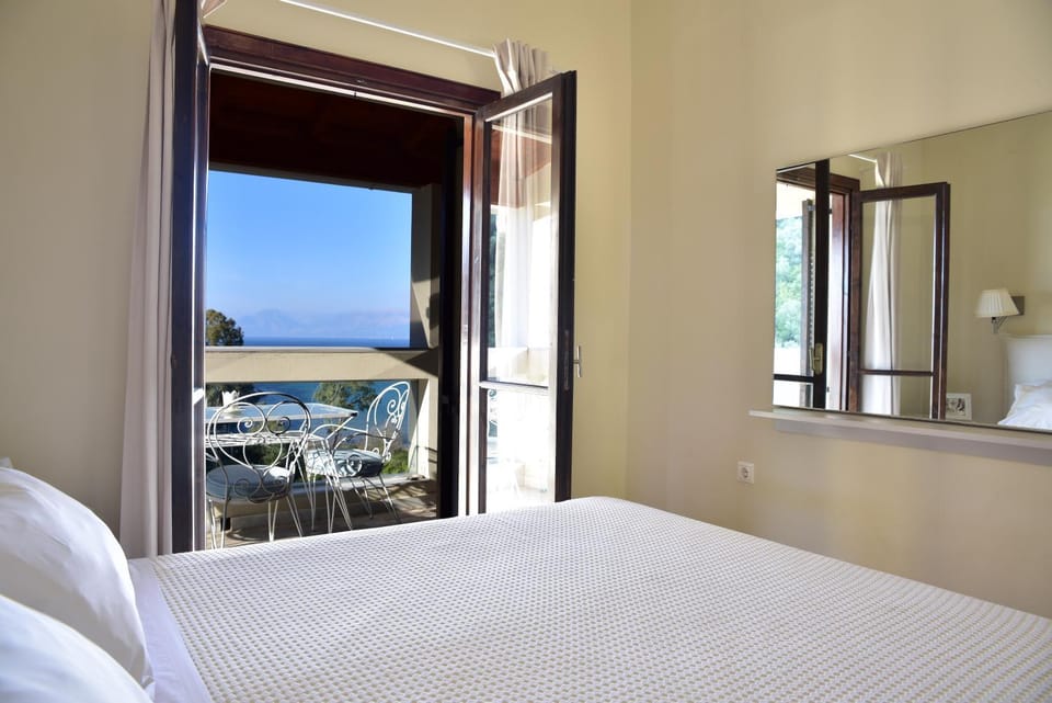 Bed, Natural landscape, View (from property/room), Balcony/Terrace, Photo of the whole room, Bedroom