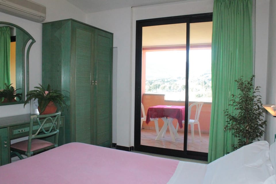 Day, Balcony/Terrace, Decorative detail