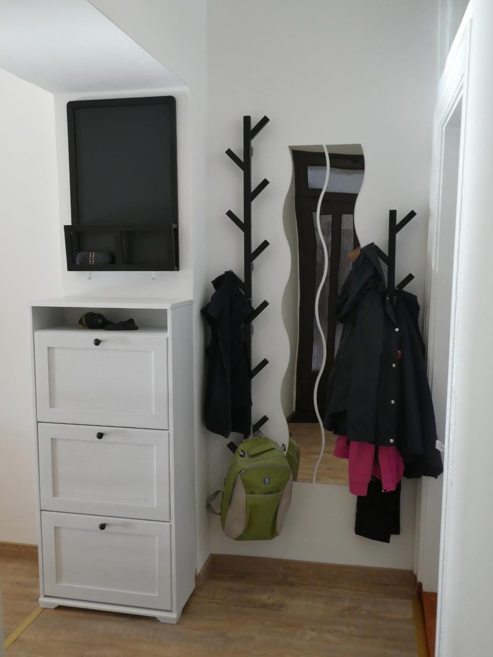 Area and facilities, wardrobe