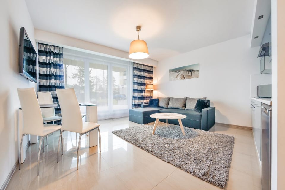 TV and multimedia, Kitchen or kitchenette, Living room, Seating area, Dining area