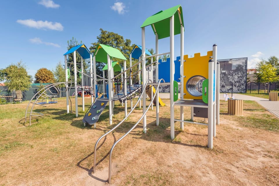 Neighbourhood, Children play ground