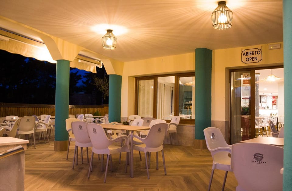 Restaurant/places to eat, Beach