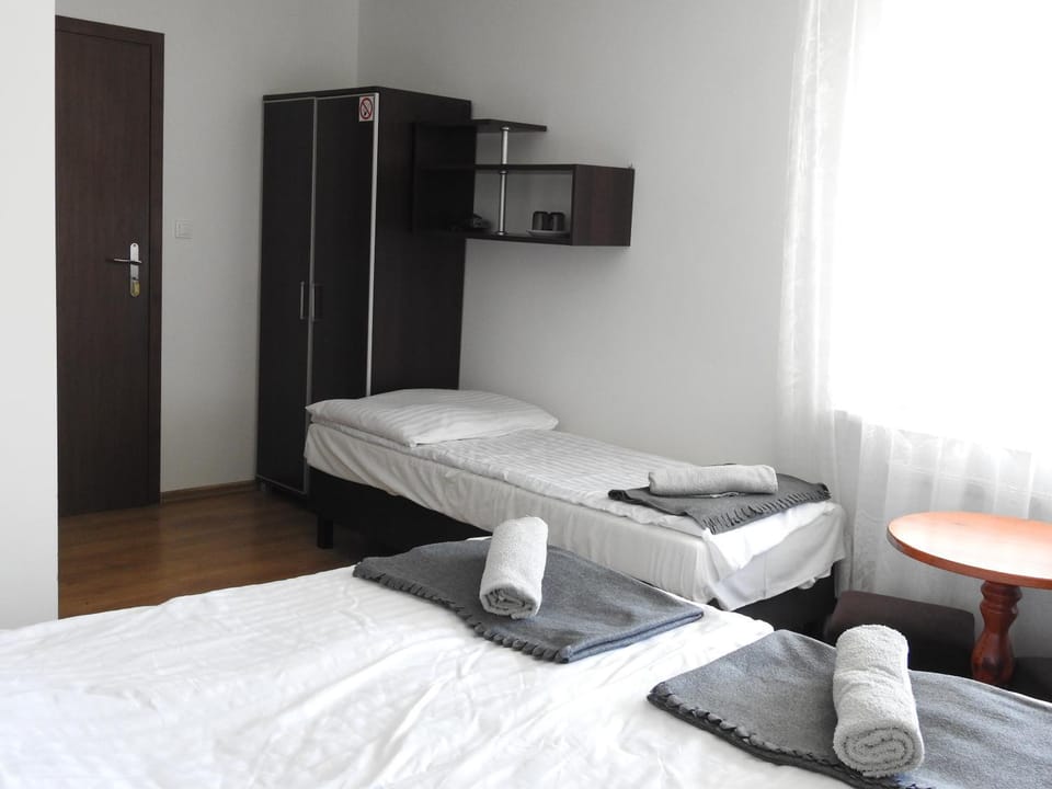 Bedroom, towels