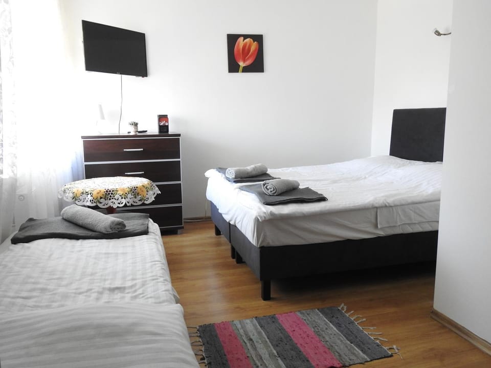 Bedroom, towels