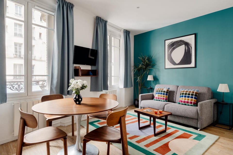 TV and multimedia, Living room, Seating area, Dining area