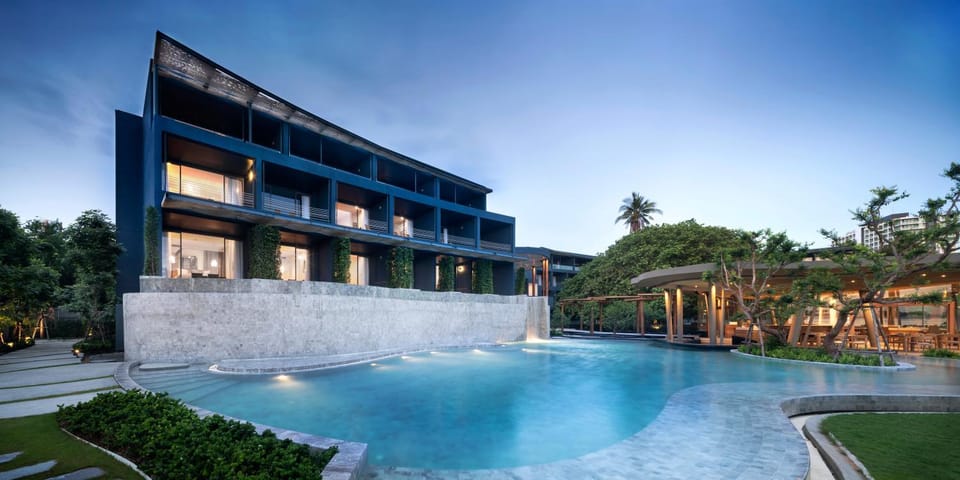 Property building, Landmark view, Swimming pool, Swimming pool