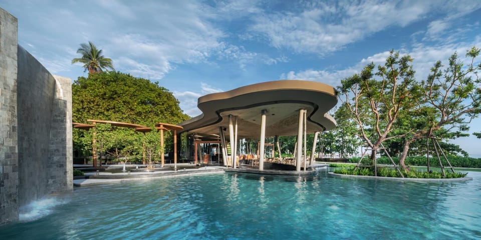 Restaurant/places to eat, Restaurant/places to eat, Pool view, Swimming pool
