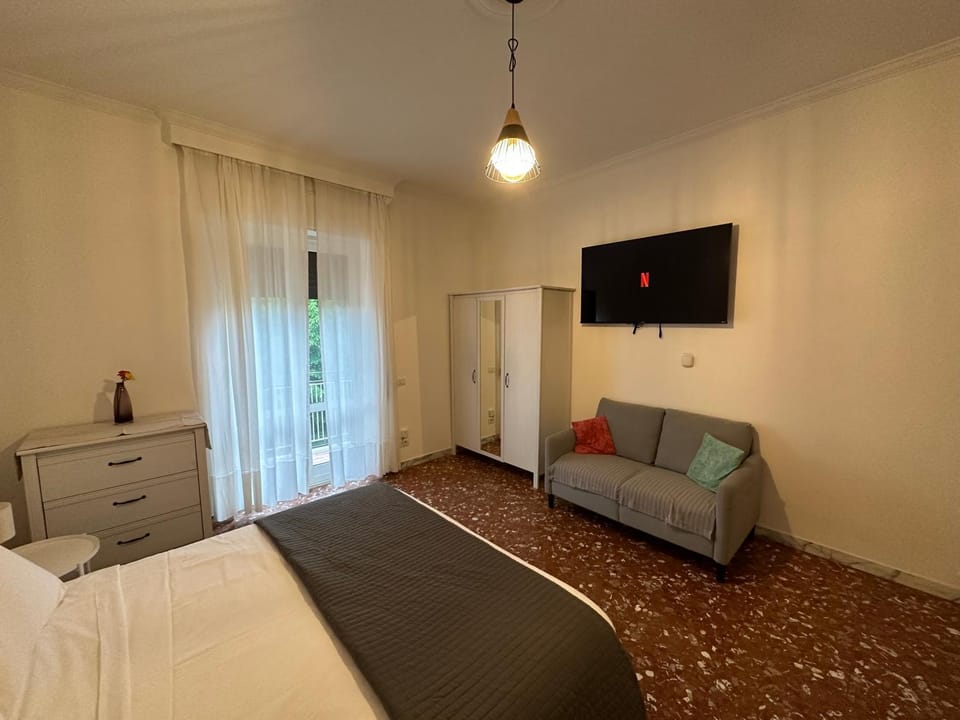 TV and multimedia, Photo of the whole room
