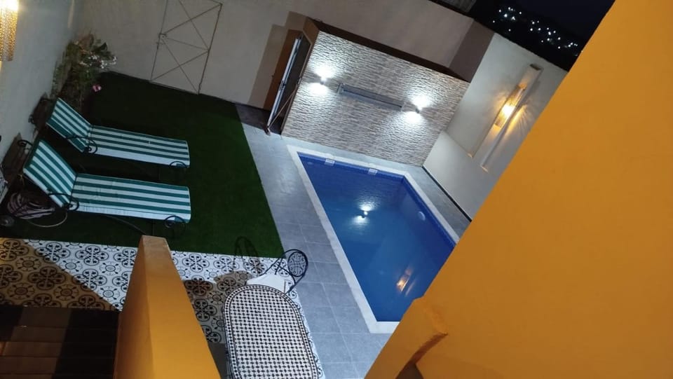 Swimming pool