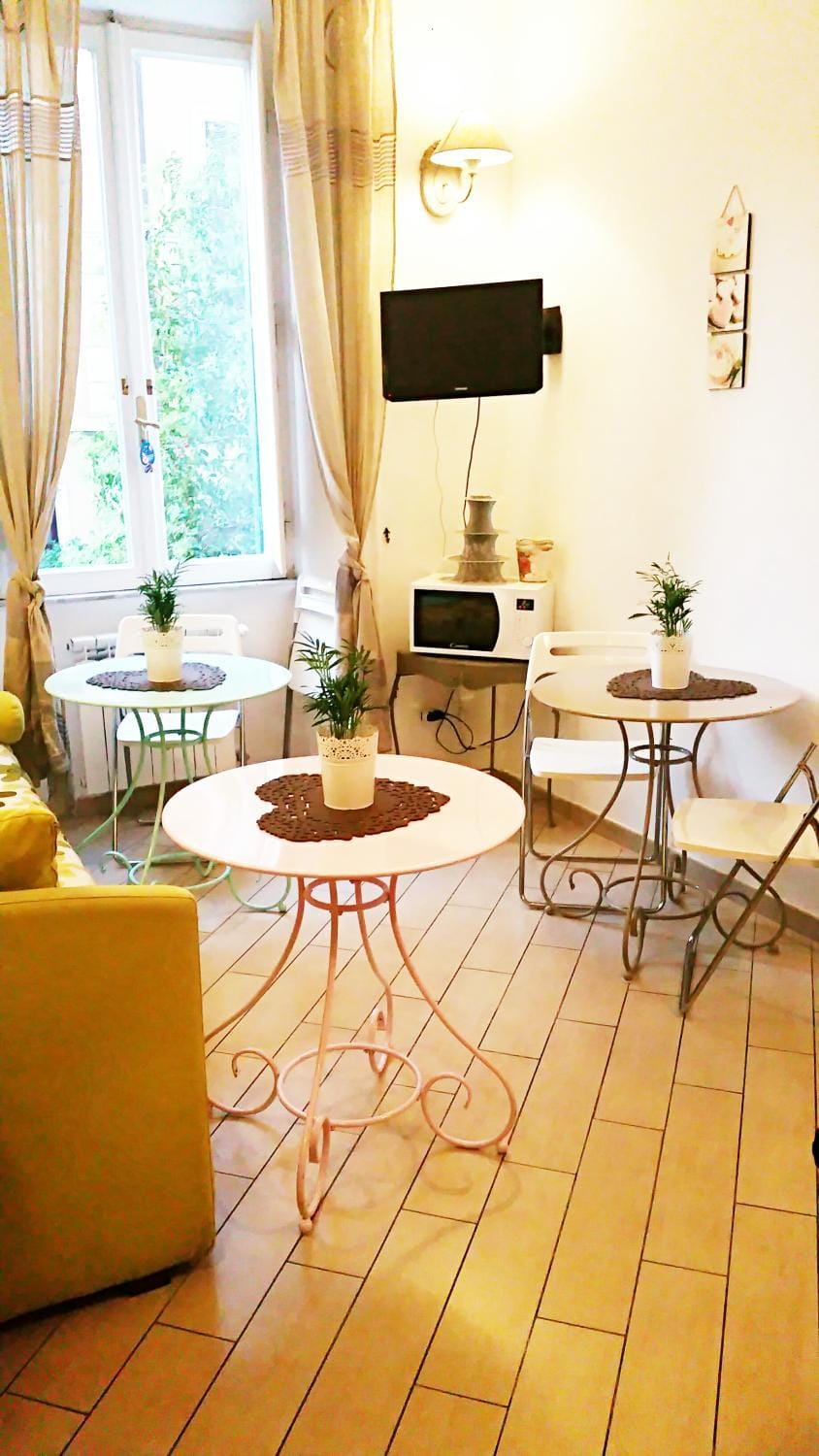 Communal lounge/ TV room, Lounge or bar, Seating area, Dining area