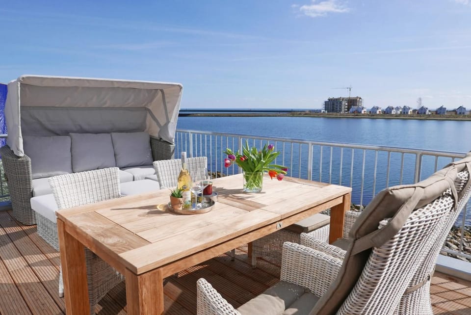 Day, Natural landscape, View (from property/room), Balcony/Terrace, Seating area, Dining area, Sea view