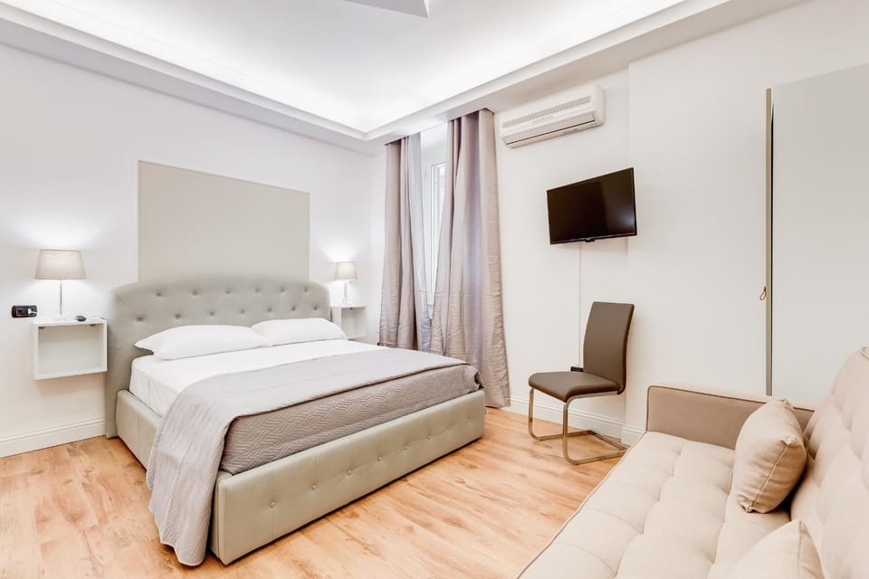 TV and multimedia, Photo of the whole room, Decorative detail, Bedroom