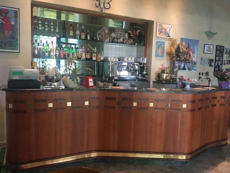 Lounge or bar, Drinks, Alcoholic drinks, Non alcoholic drinks