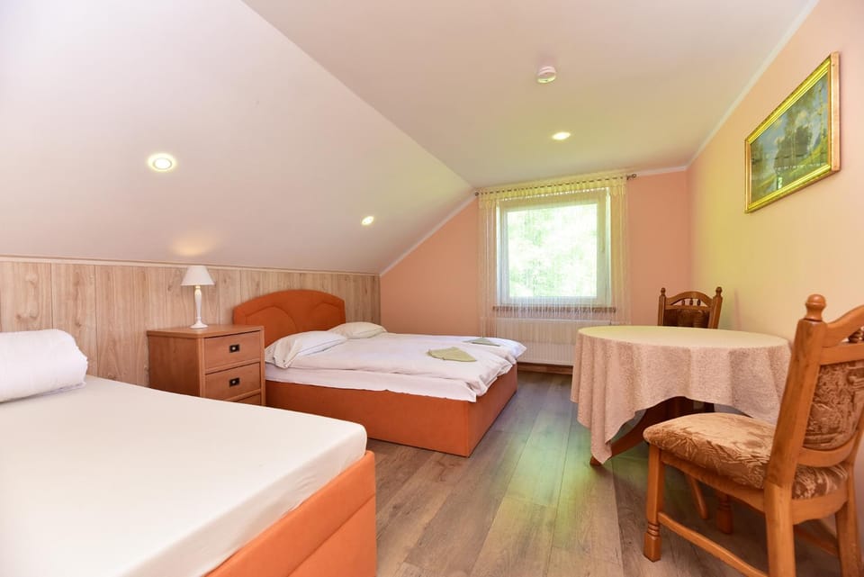 Bed, Photo of the whole room, Bedroom, Parking, towels