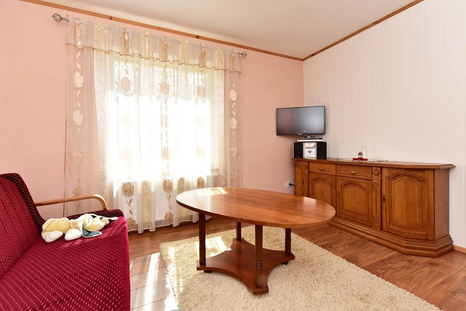 TV and multimedia, Living room, Seating area, hair dresser