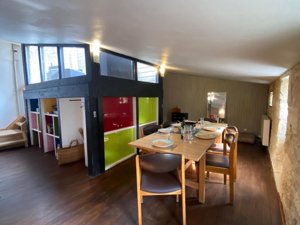 Dining area, Meals