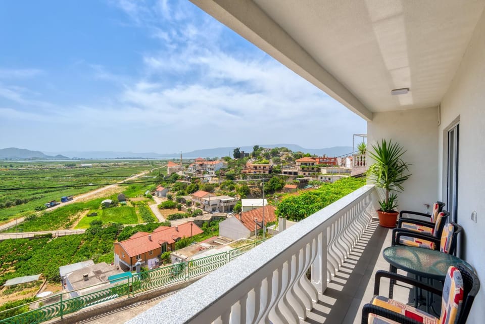 Balcony/Terrace, City view