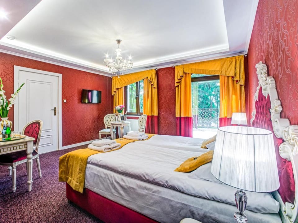 Bed, TV and multimedia, Balcony/Terrace, Photo of the whole room, Bedroom