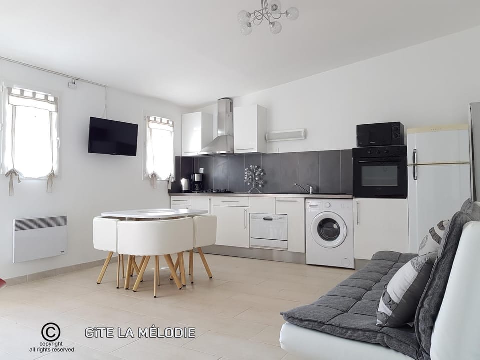 Kitchen or kitchenette, Living room, Dining area