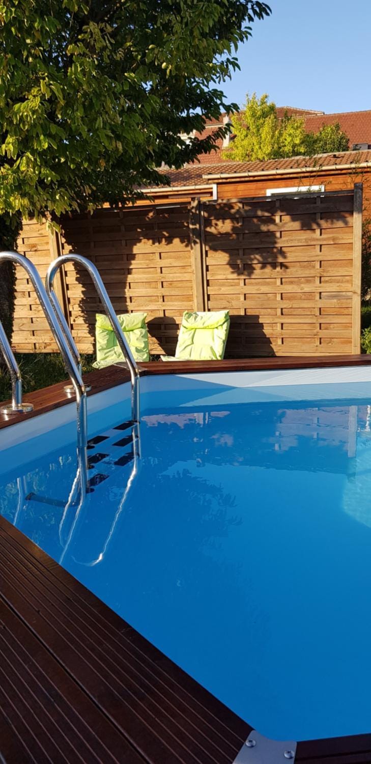 Garden, Swimming pool, Family