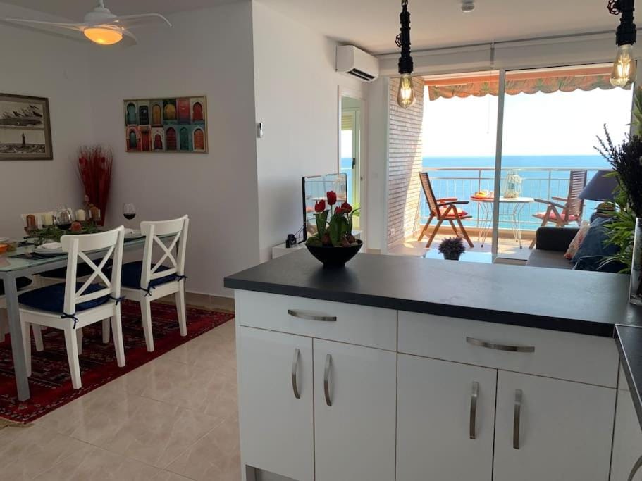 Apartamento con vistas al mar primera linea de playa del Postiguet Apartment in Alicante