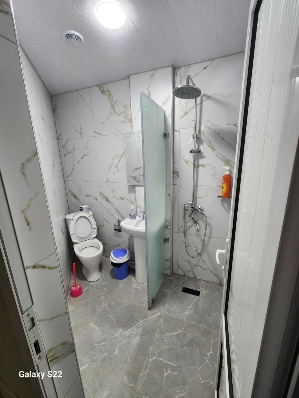 Shower, Toilet