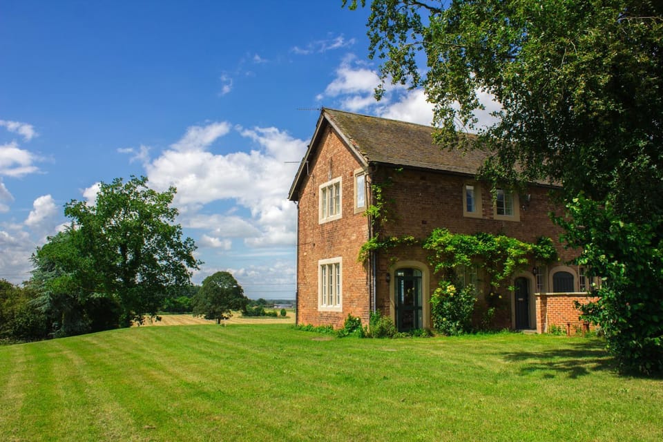 Facade/entrance, Garden, Garden view, Lake view
