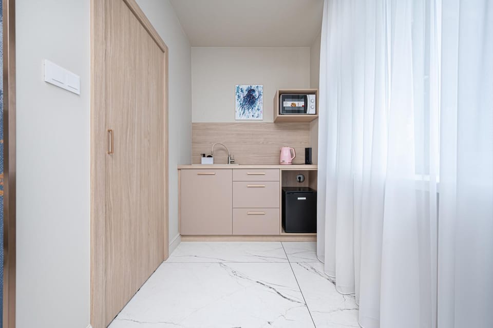 Kitchen or kitchenette