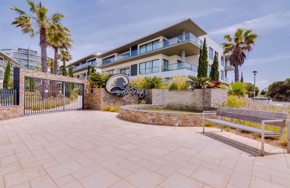 Property building, Facade/entrance, Off site