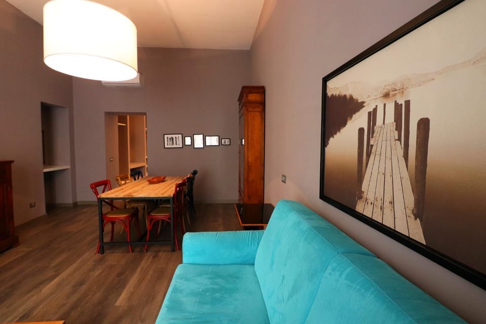 Living room, Decorative detail, Dining area