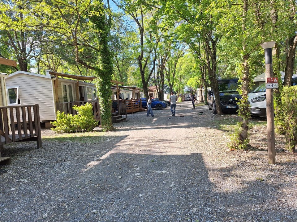 Les rives d'Auzon Campground/ 
RV Resort in Provence-Alpes-Côte d'Azur