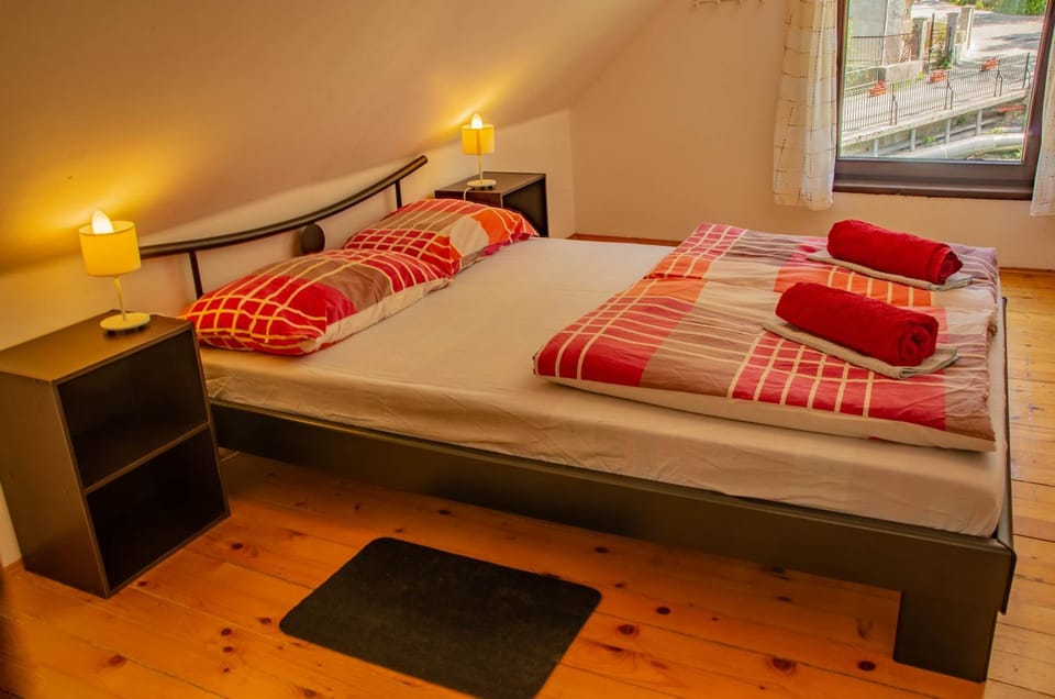 Bed, Bedroom
