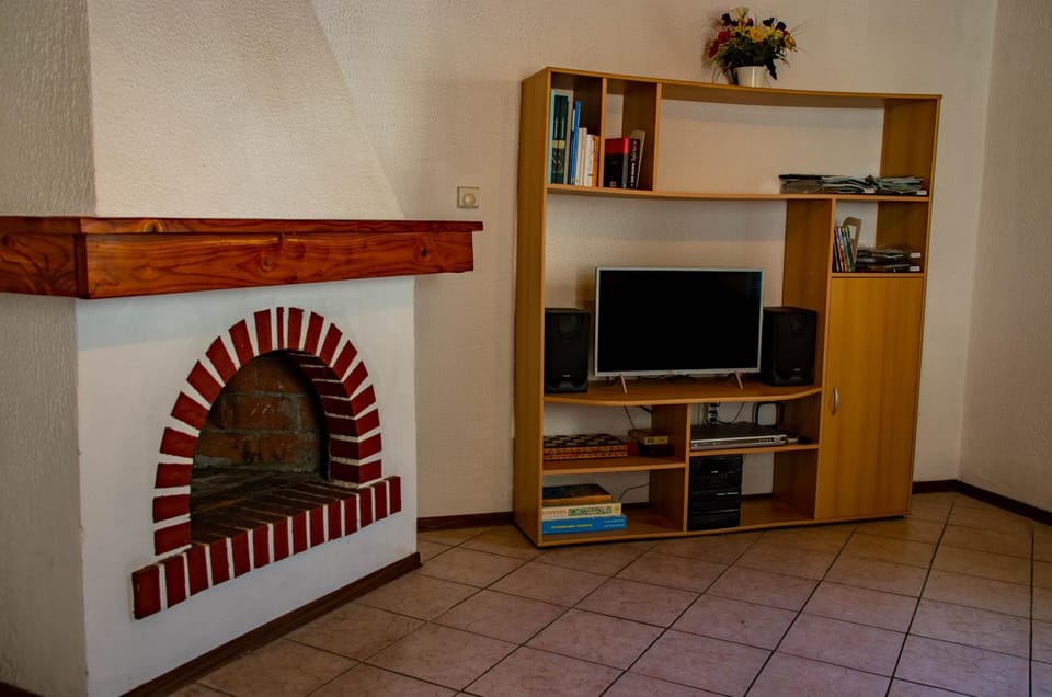 Communal lounge/ TV room, TV and multimedia, Living room