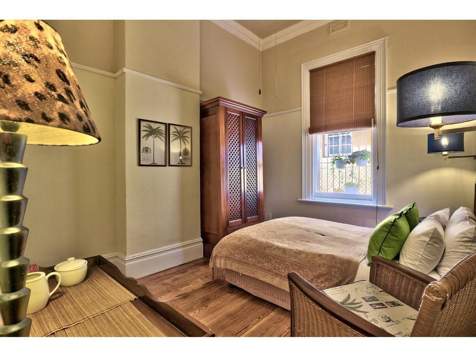 The Cape Colonial Guest House Bed and Breakfast in Cape Town