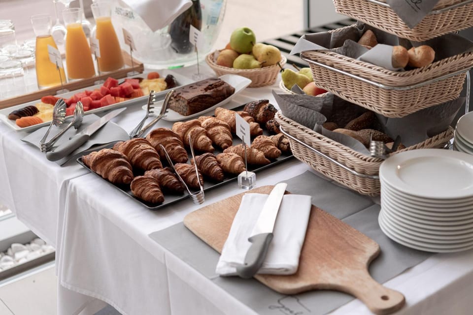 Breakfast, Buffet breakfast