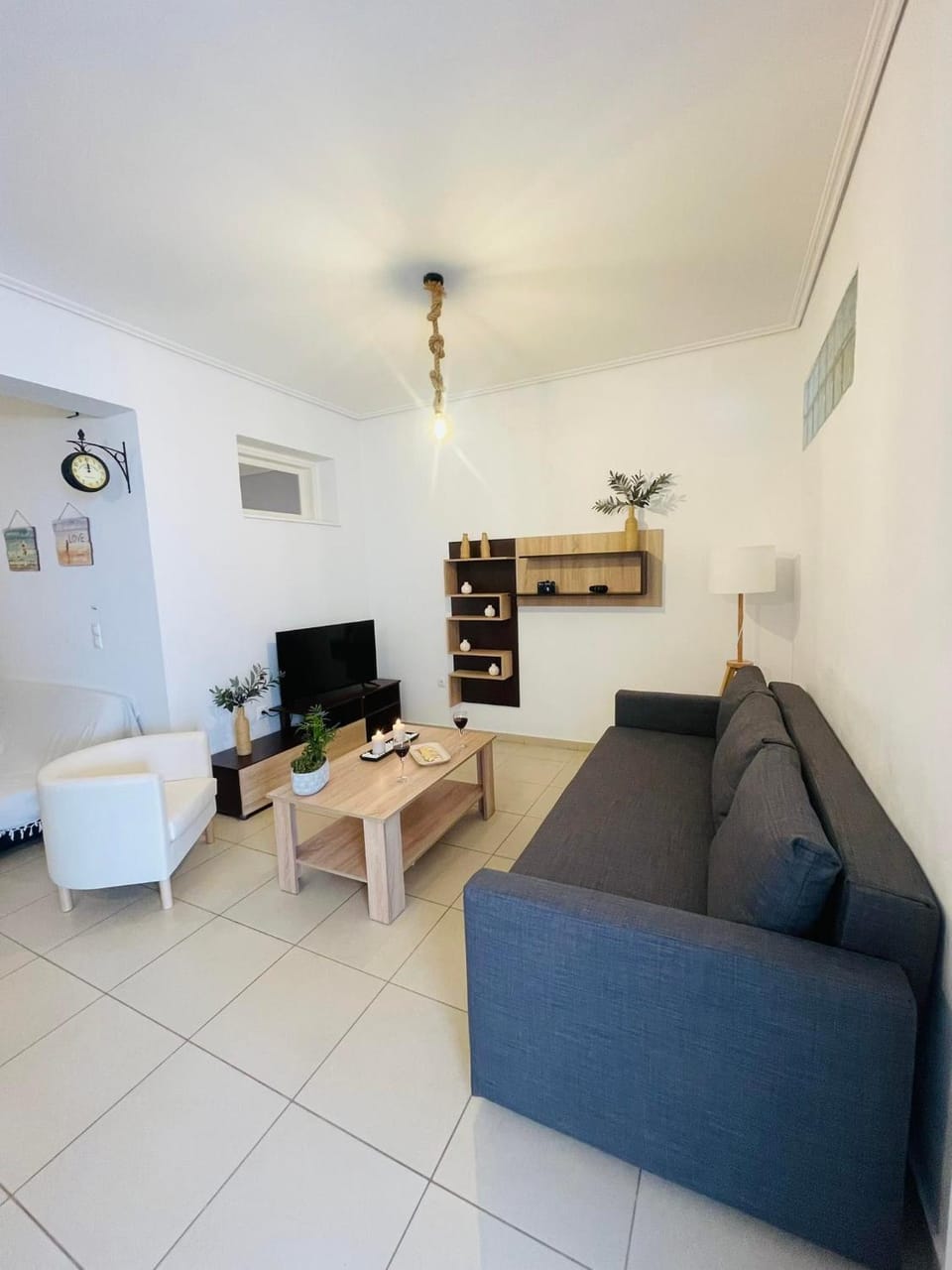 TV and multimedia, Living room, Seating area, air conditioner