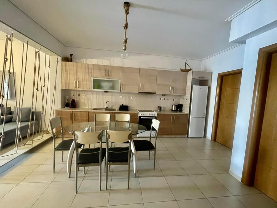 Kitchen or kitchenette, Seating area, Dining area, oven, stove