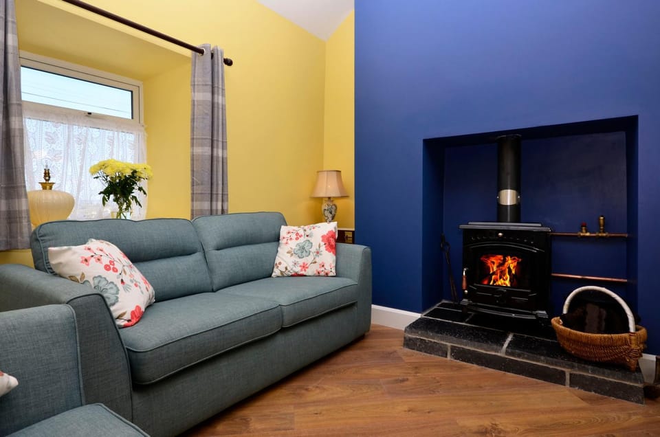 Living room, Seating area, fireplace, internet