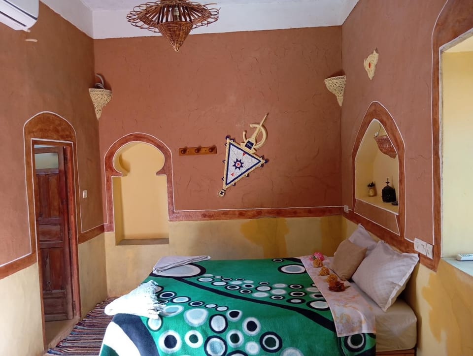 Bed, Photo of the whole room, Bedroom, air conditioner