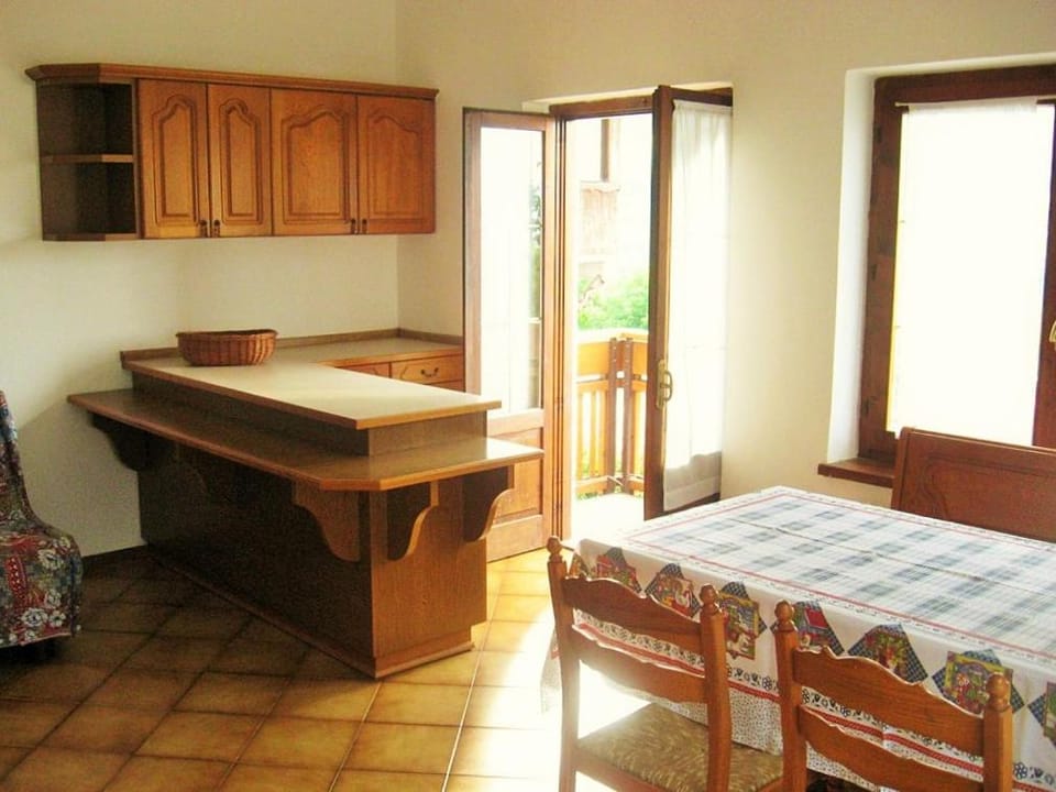Nearby landmark, Restaurant/places to eat, Neighbourhood, Natural landscape, Summer, TV and multimedia, Balcony/Terrace, Balcony/Terrace, Kitchen or kitchenette, Living room, On site, Garden view, Garden view, Landmark view, Landmark view, Mountain view, Mountain view, Street view, Supermarket/grocery shop, Inner courtyard view